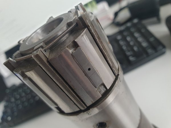 coolEX® LM-Honwerkzeug mit integrierter Messdüse für pneumatische Durchmessermessung