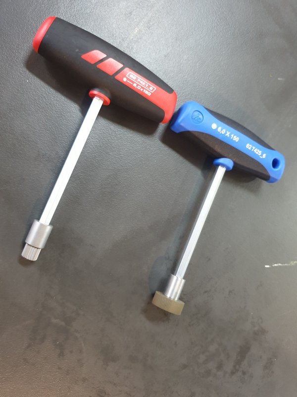 Zwei µ-matik® Handschlüssel zur manuellen Verstellung