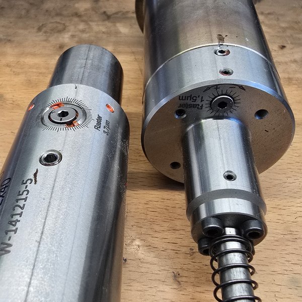 coolEXact® midi Honwerkzeug links und coolEXact® mini Honwerkzeug rechts
